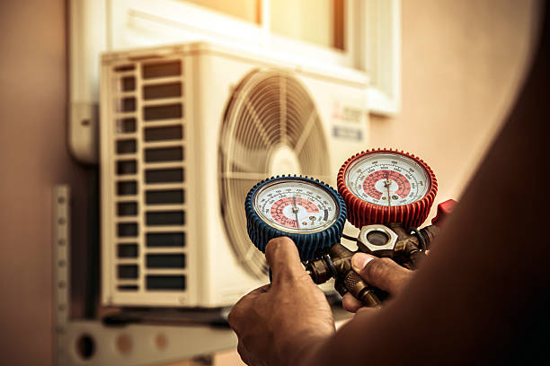 Professional Ductwork Repair technician working in Bensenville, IL